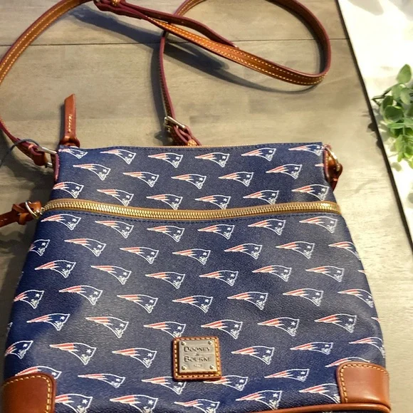 Dooney & Bourke Patriots Crossbody - Picture 1 of 4